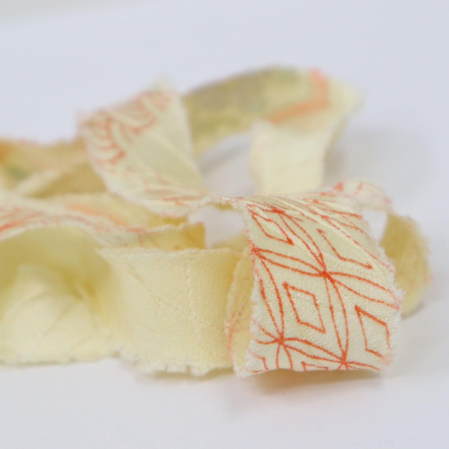 White and red auspicious crepe (Y02012021)