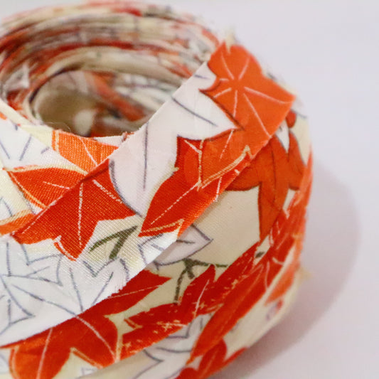 Egg-colored, orange and white autumn leaves pattern/synthetic fiber (Y02309026)