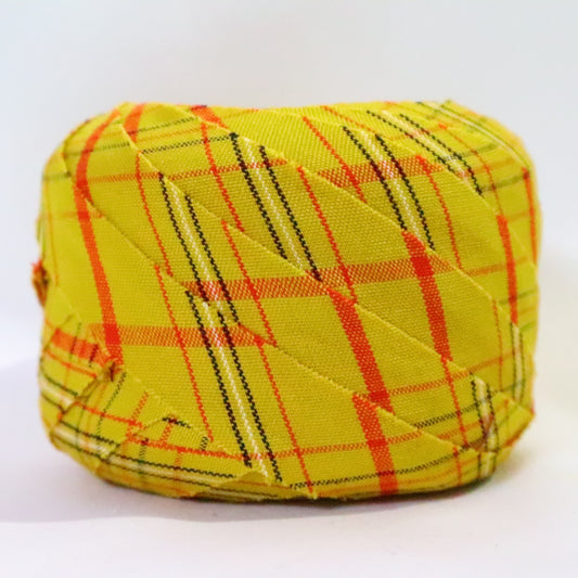 Yellow with red and white lattice/wool (Y02311031)