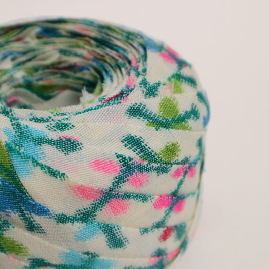 白地にカラフルな抽象柄・ウール(Y02601010)