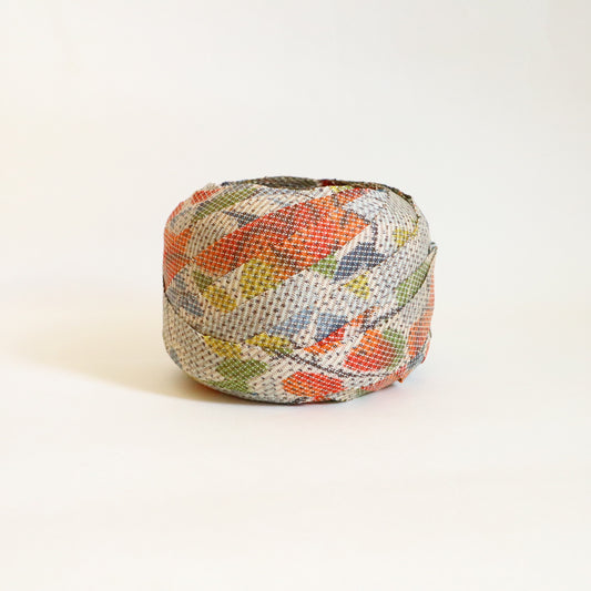 灰色に赤と青と黄色の花柄・紬(Y02509003)