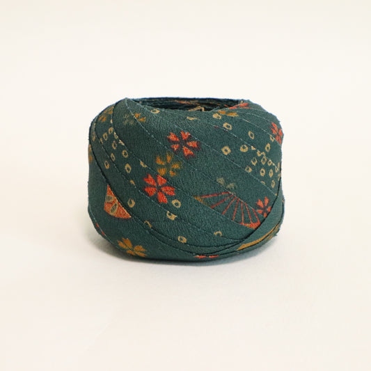 深緑に赤や黄色の小花模様・縮緬 (Y02605008)