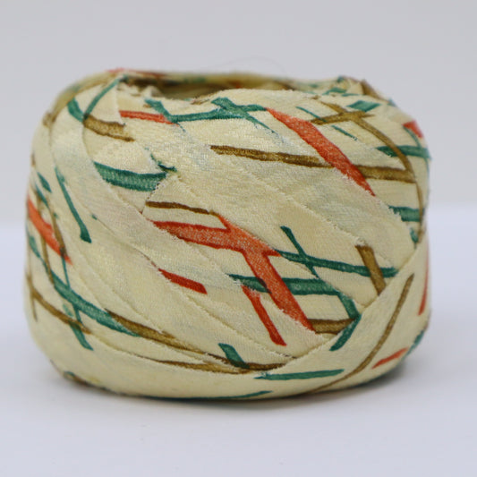 Egg-colored crepe with a checkered pattern of green, brown, and red (Y02404022)