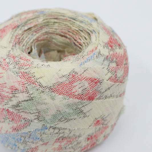 White tsumugi with autumn leaf pattern in pink, light blue, and yellow-green (Y02305009)