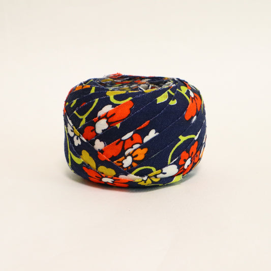 紺色にカラフルなレトロ花柄(Y02605005)