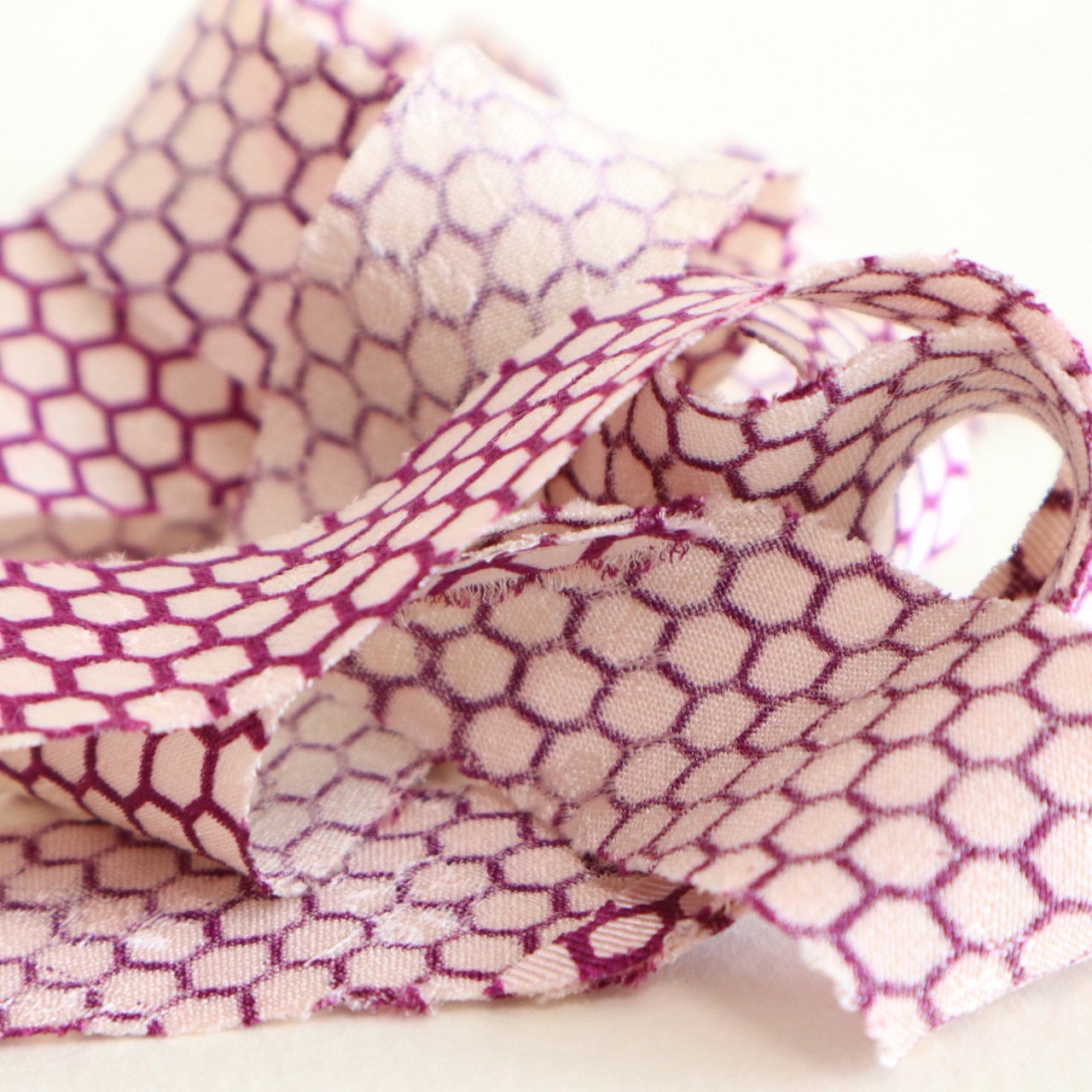 White and purple tortoise shell pattern with chirimen (Y02512001)