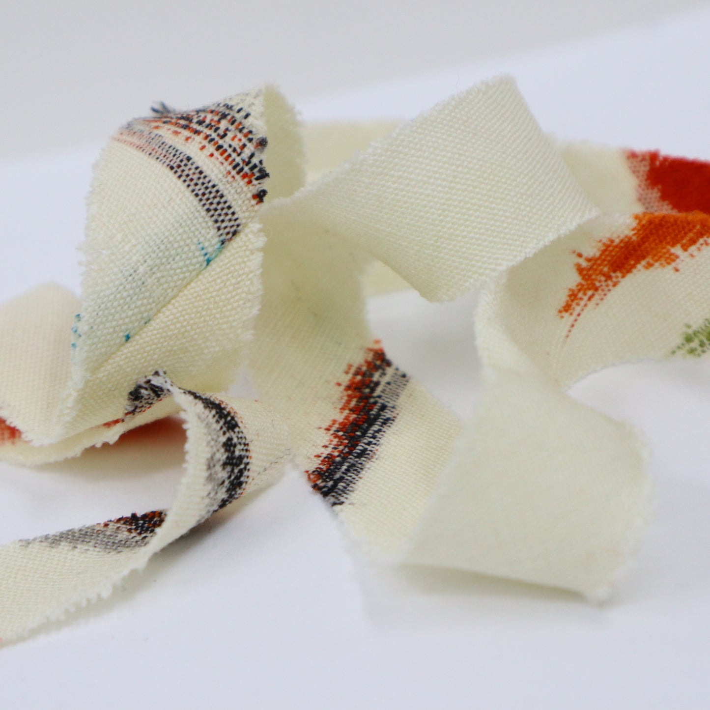 White wool orange red black yellow green (Y02305008)