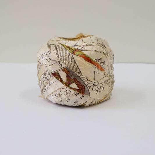 White Mansion with Floral Pattern (Y02206015)