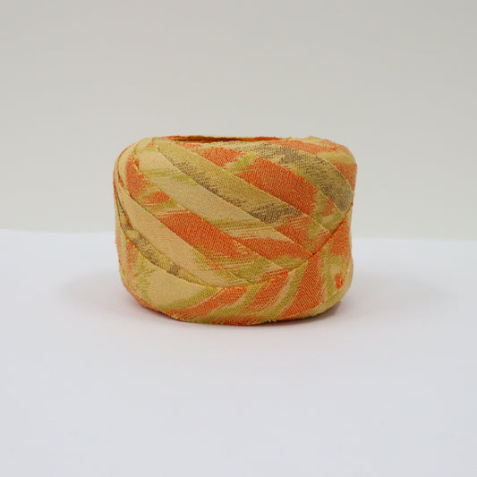 Pale yellow and orange large floral pattern, interwoven (Y02405001)