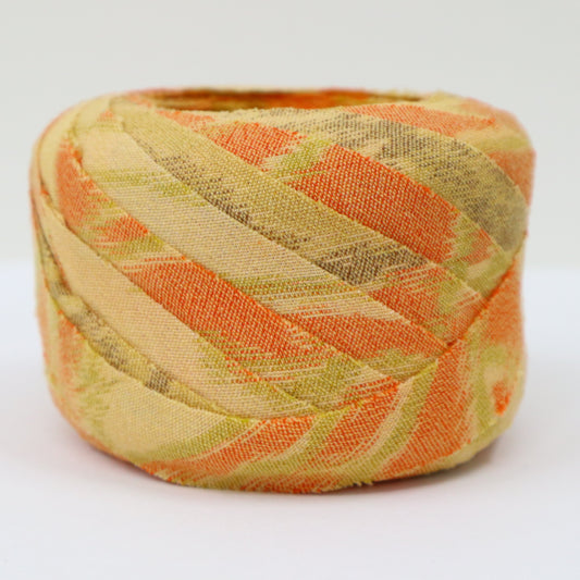 Pale yellow and orange large floral pattern, interwoven (Y02405001)