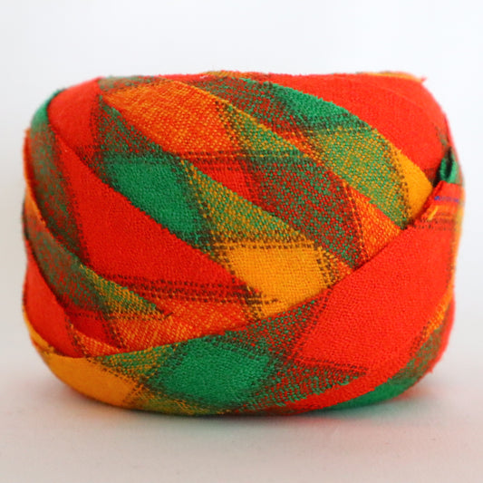 Red, green, and orange checkered pattern, wool (Y02211010)