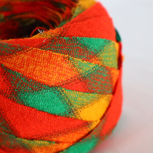 Red, green, and orange checkered pattern, wool (Y02211010)