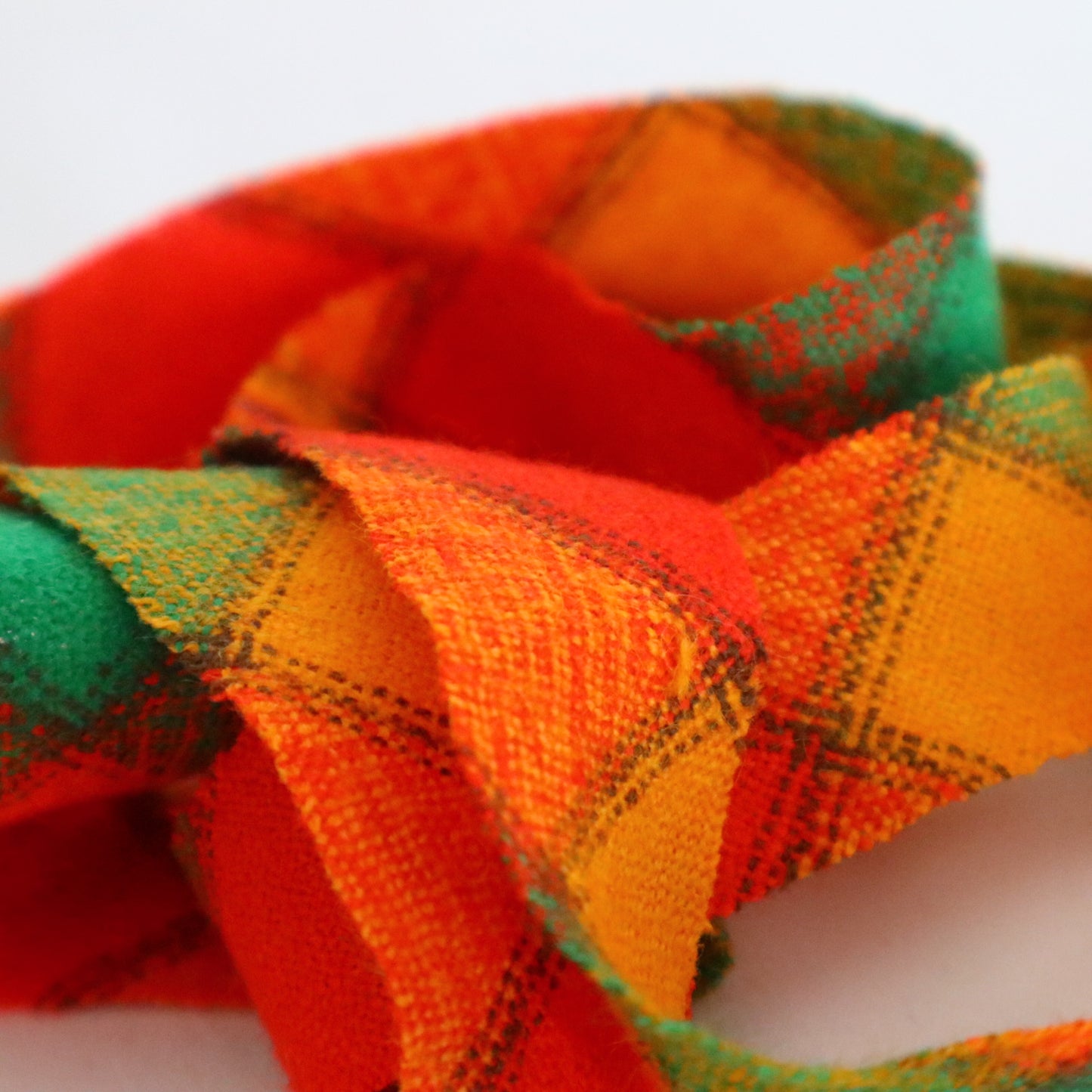 Red, green, and orange checkered pattern, wool (Y02211010)