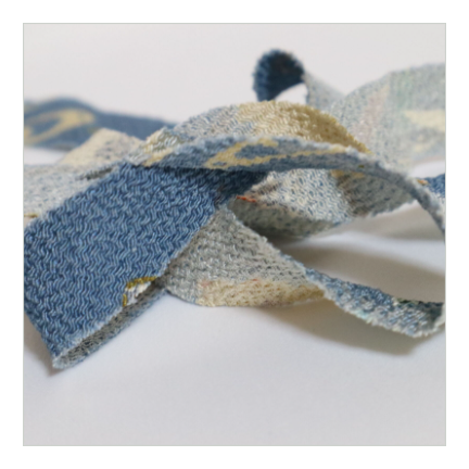 Indigo with floral pattern and crepe (Y02203007)