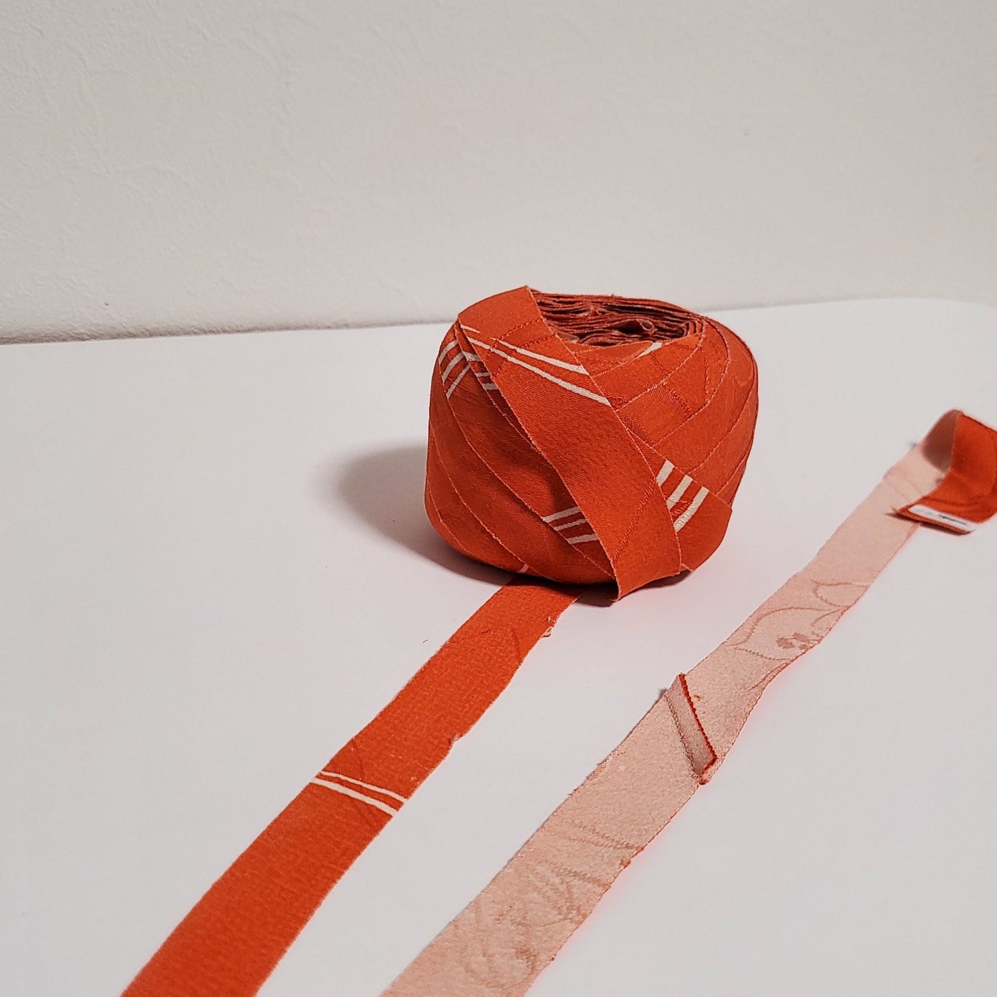 Vermilion with white pattern (Y00010181)