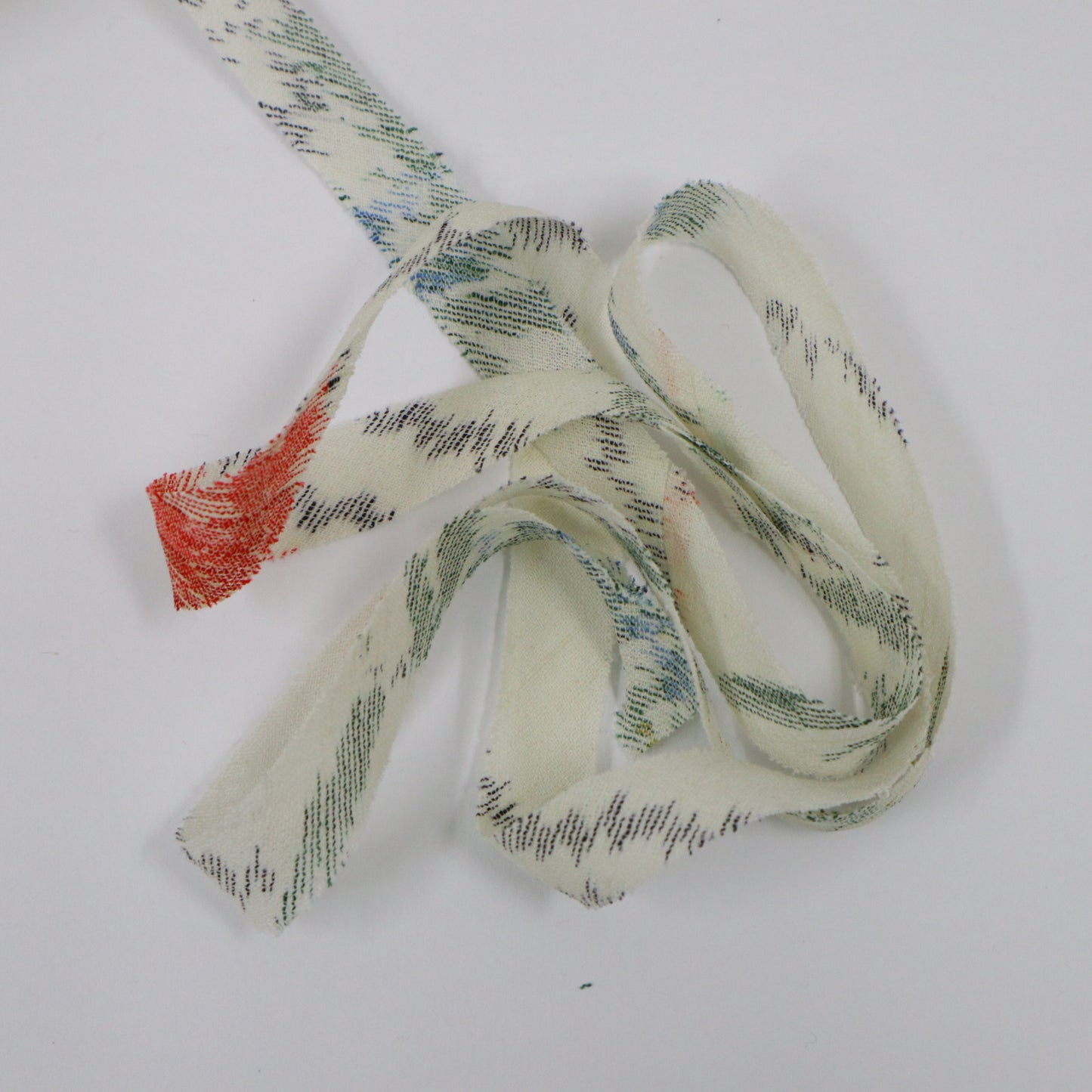 White wool red yellow green blue (Y02405014)