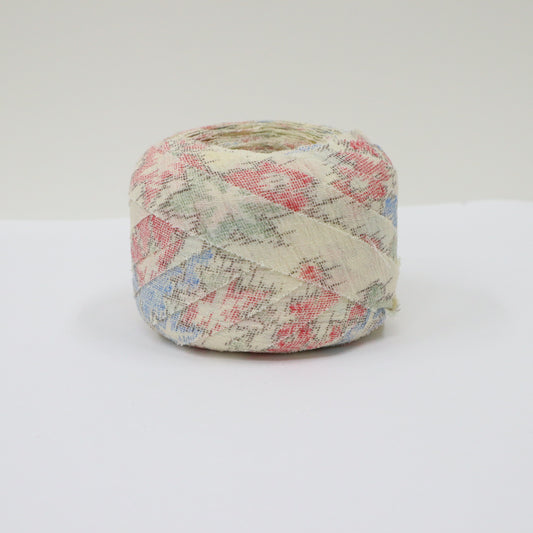 White tsumugi with autumn leaf pattern in pink, light blue, and yellow-green (Y02305009)
