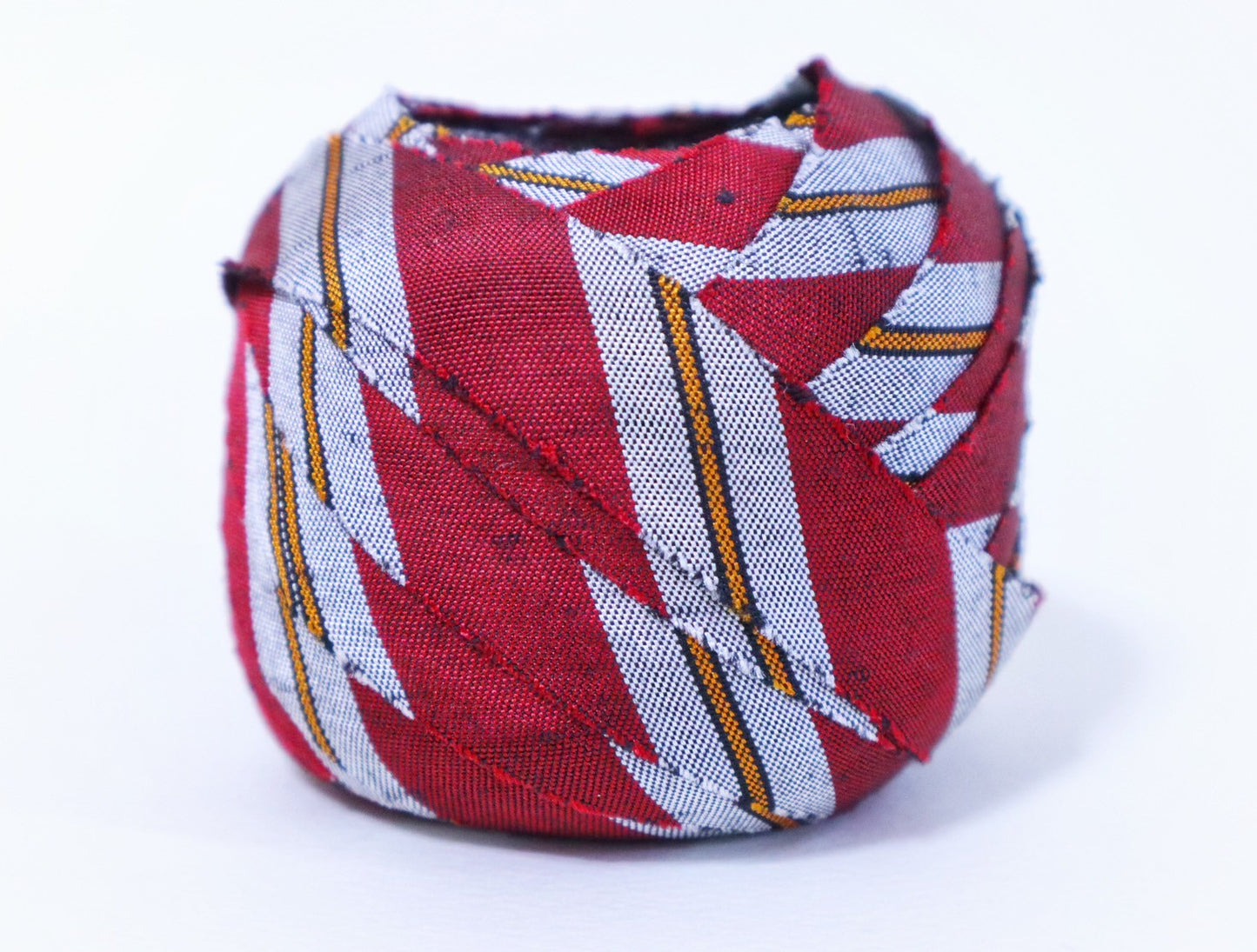 [Recommended yarn for bears] 30m ball / crimson and gray striped silk (coat fabric)