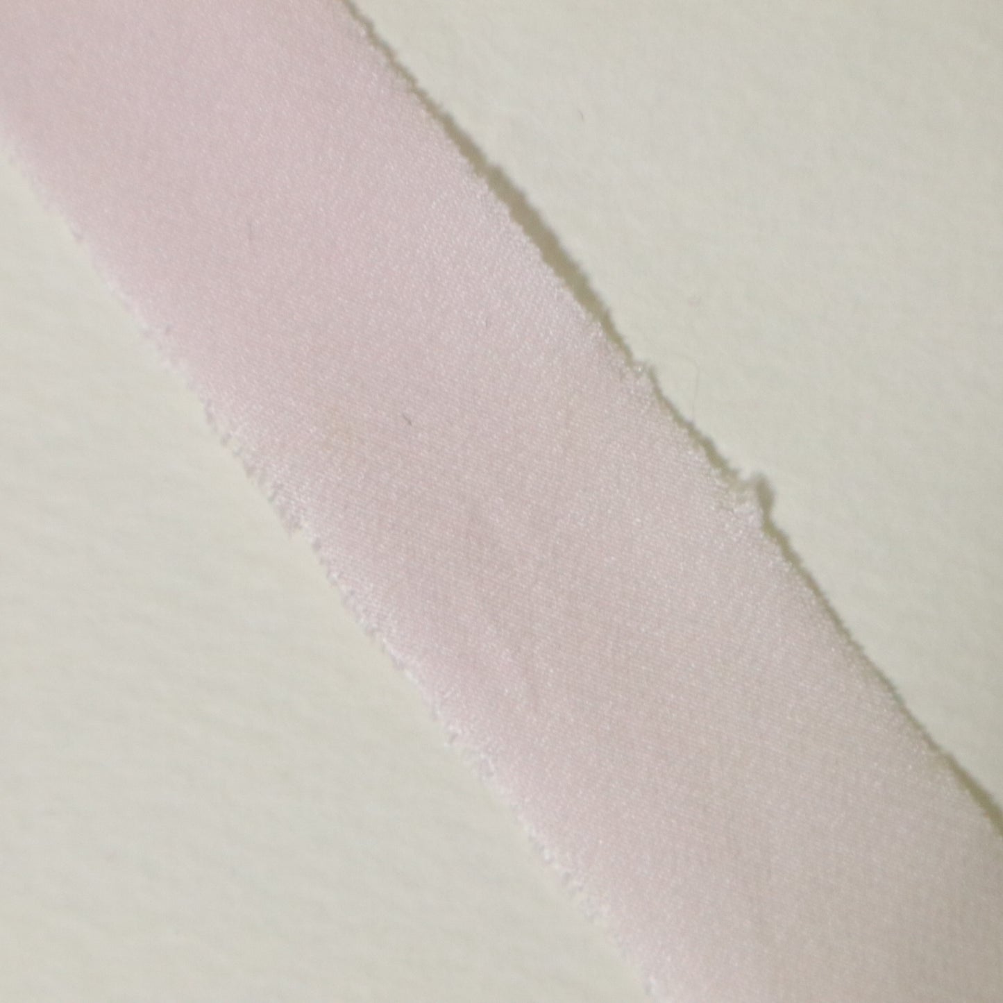 White and pink nagajuban (long undergarment) made of pure silk (Y02511004)