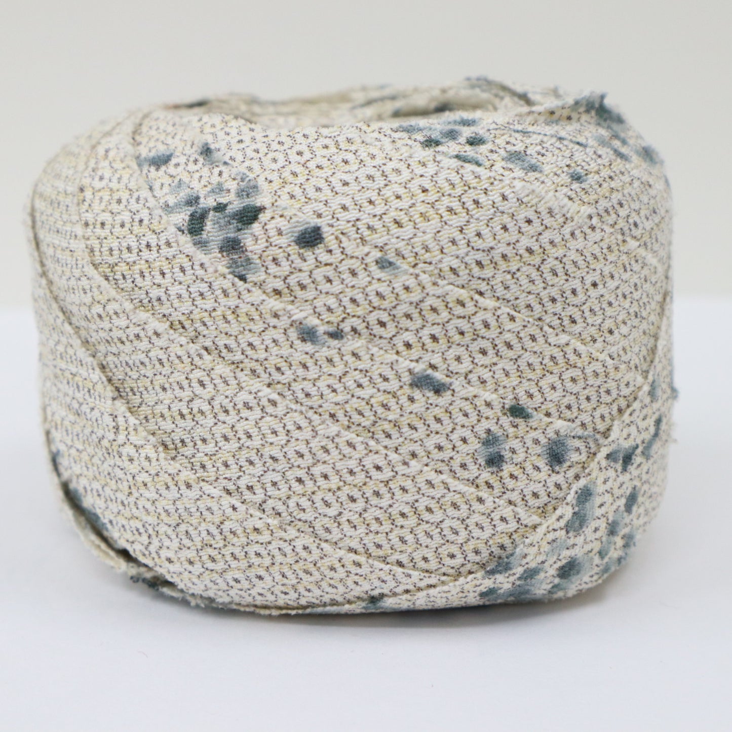 White Tortoiseshell Flower and Grass Pongee (Y02403029)