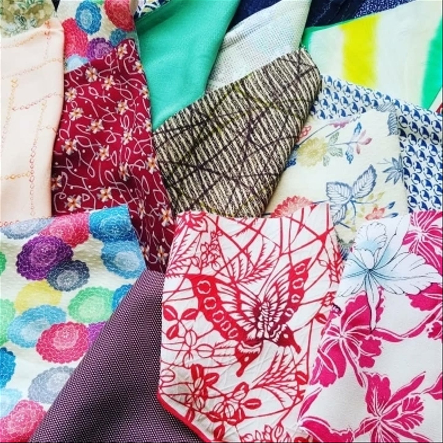 [Kimono scrap fabric set] Letter pack full of 50 types of scrap fabric