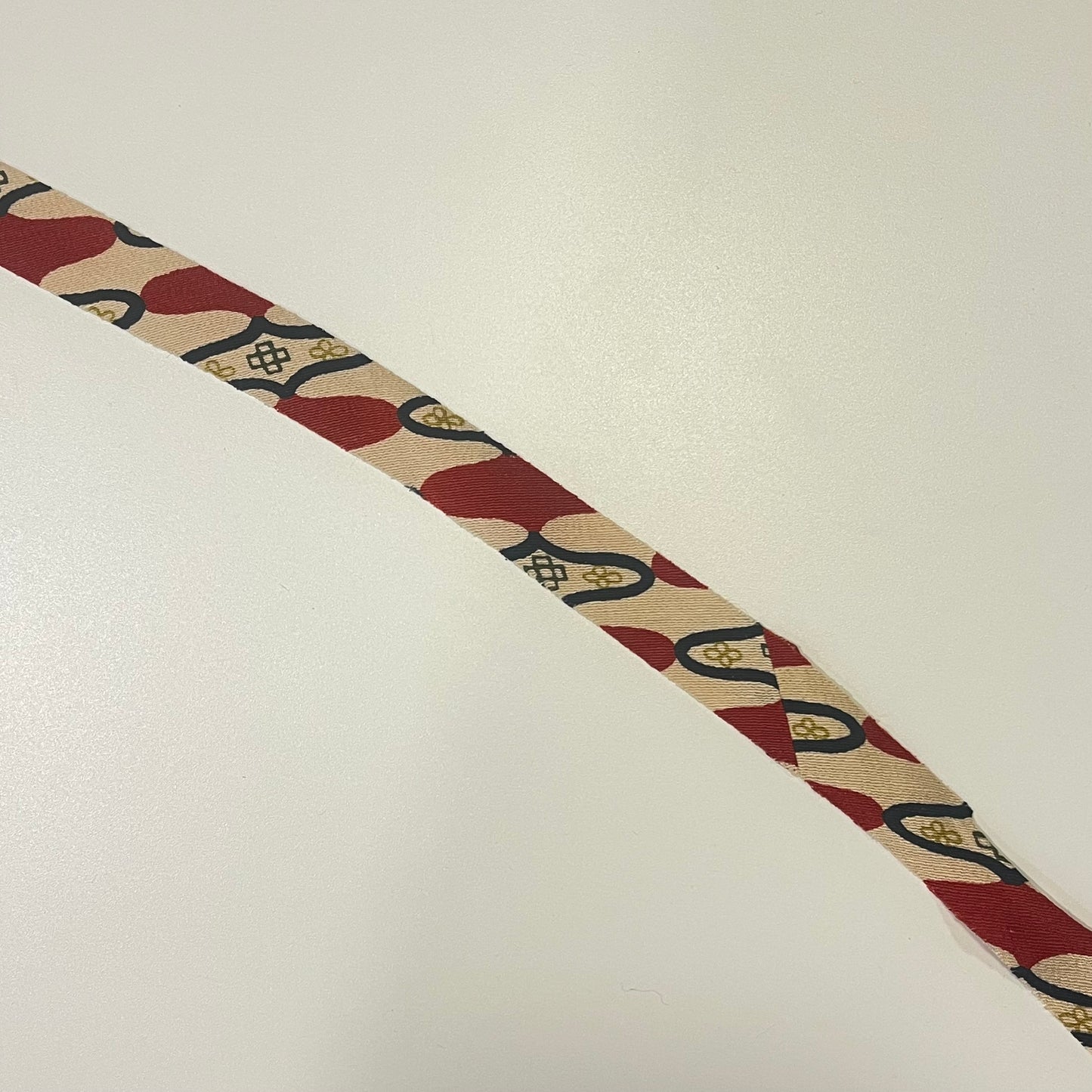 卵色に赤と黒の網目柄・縮緬(Y02508003）