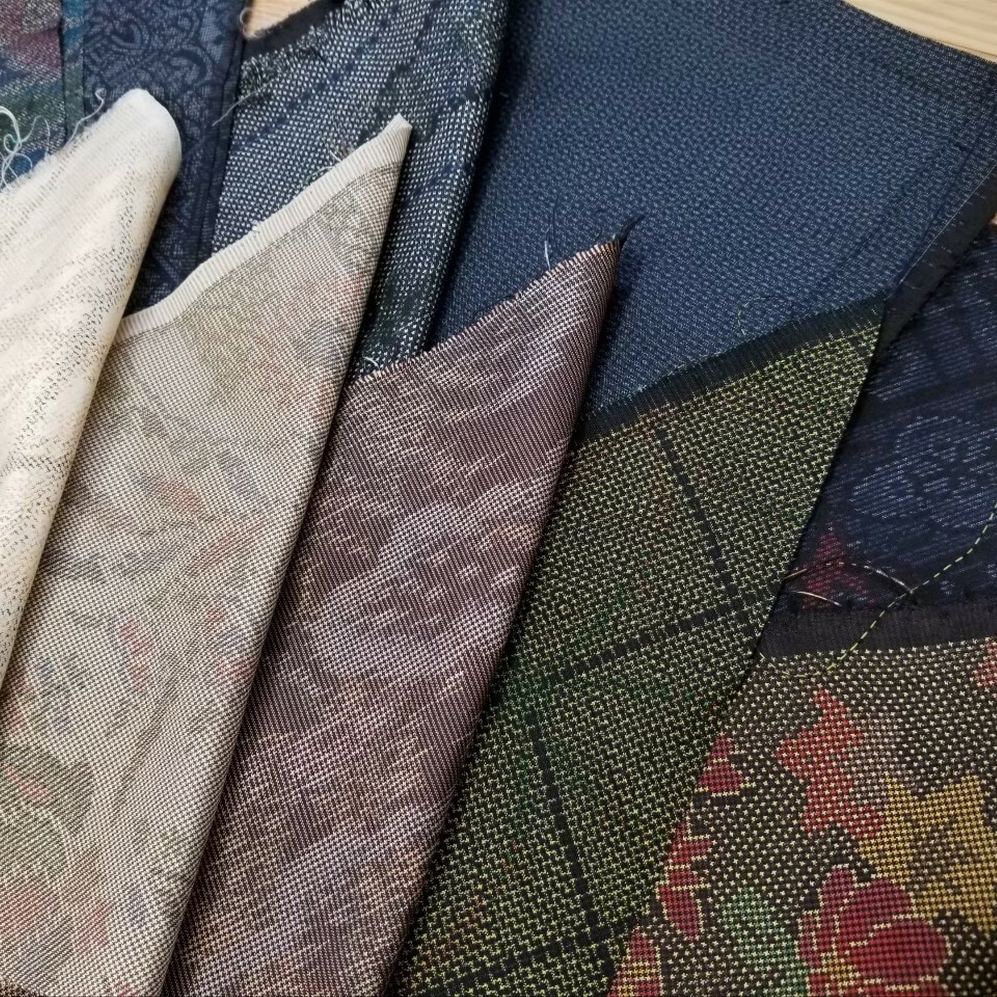 [Kimono scrap fabric set] Letter pack full of 50 types of scrap fabric