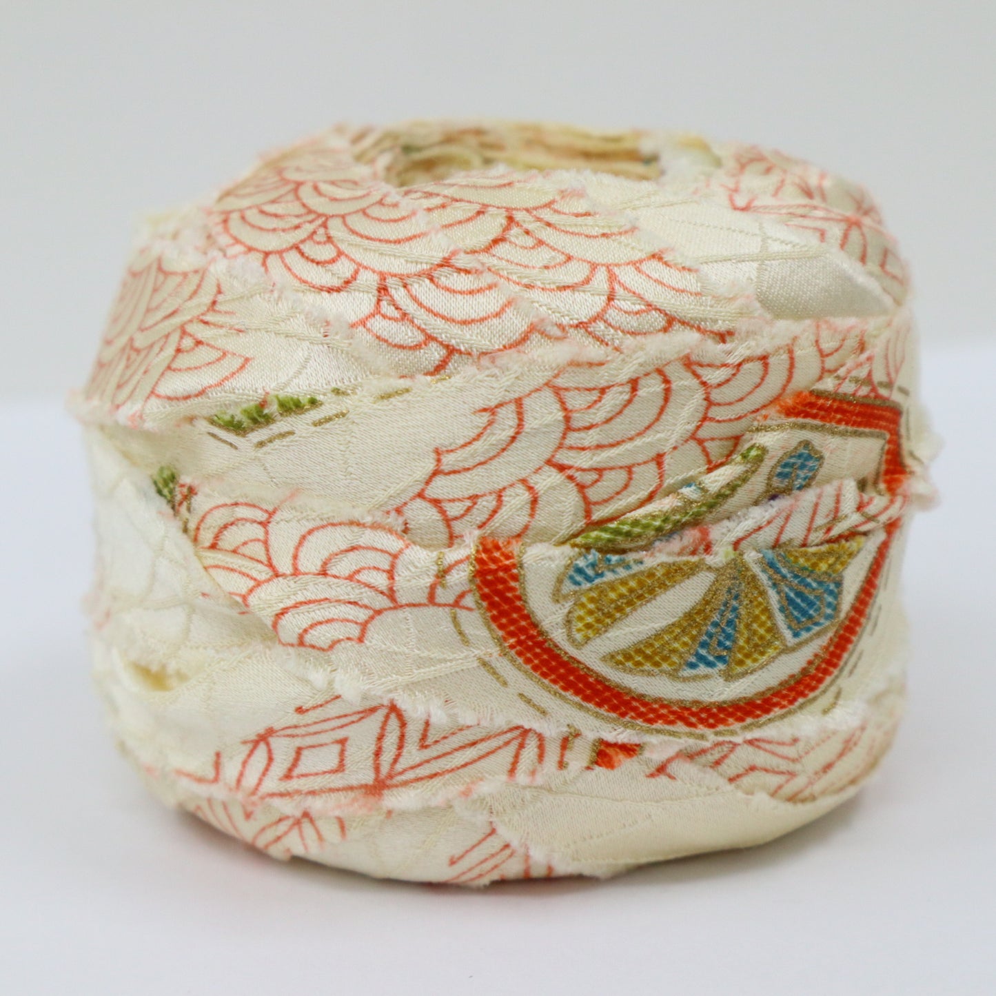 White and red auspicious crepe (Y02012021)