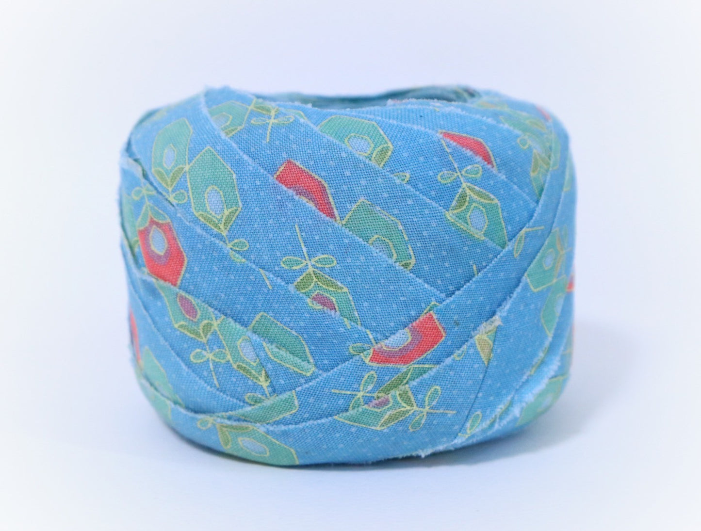 [Recommended yarn for bears] 30m ball / Light blue with pink and yellow-green floral pattern, wool