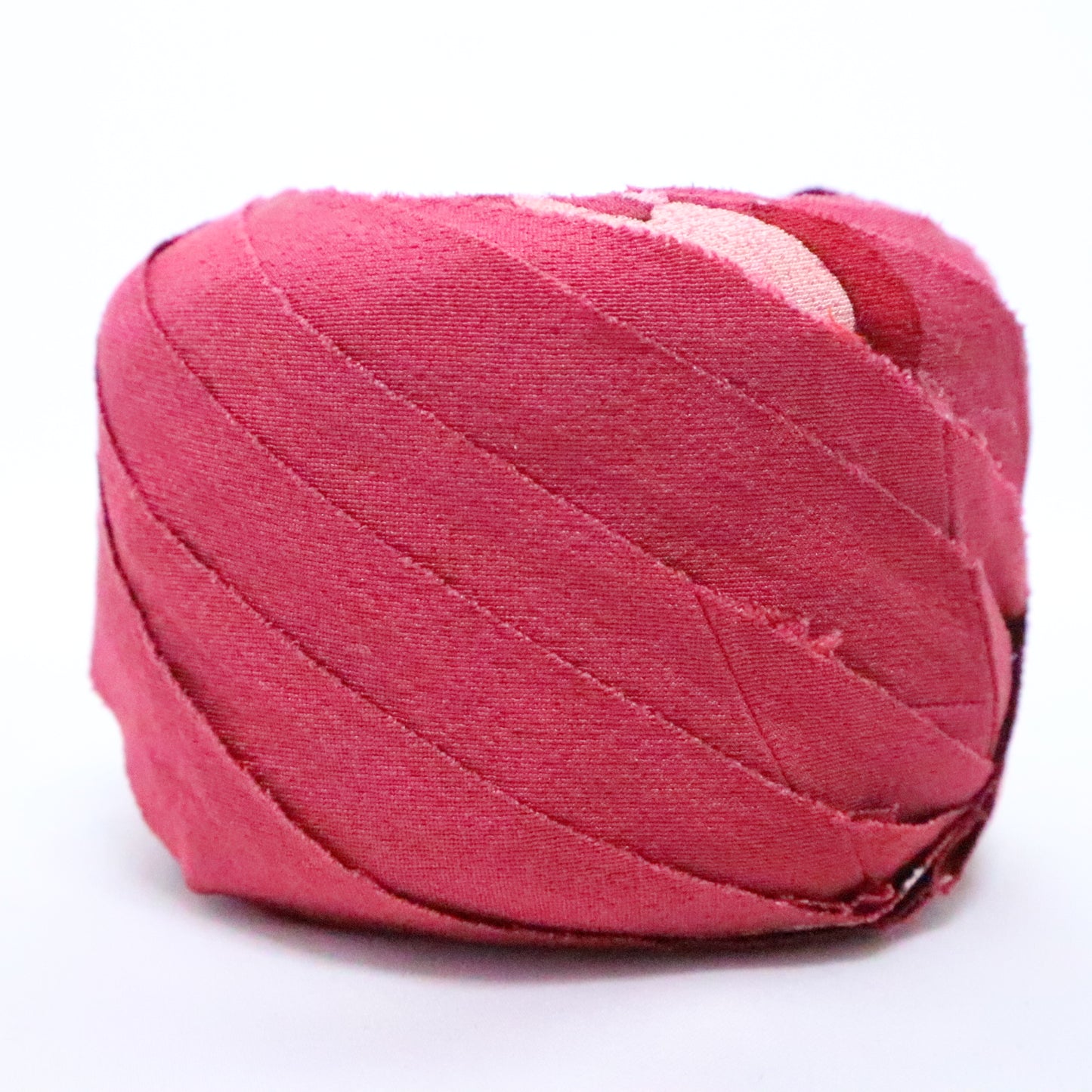 Deep red crepe with house and tree patterns (Y02306016)