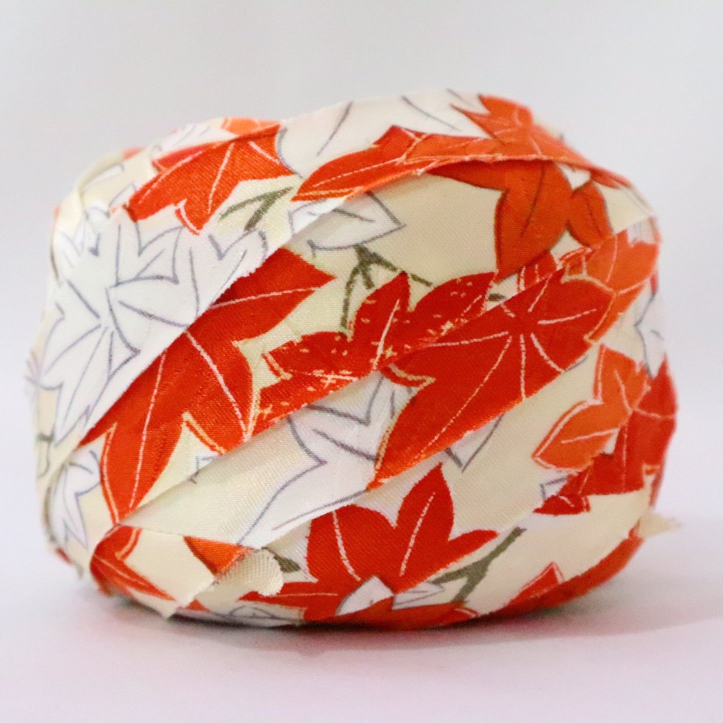 Egg-colored, orange and white autumn leaves pattern/synthetic fiber (Y02309026)