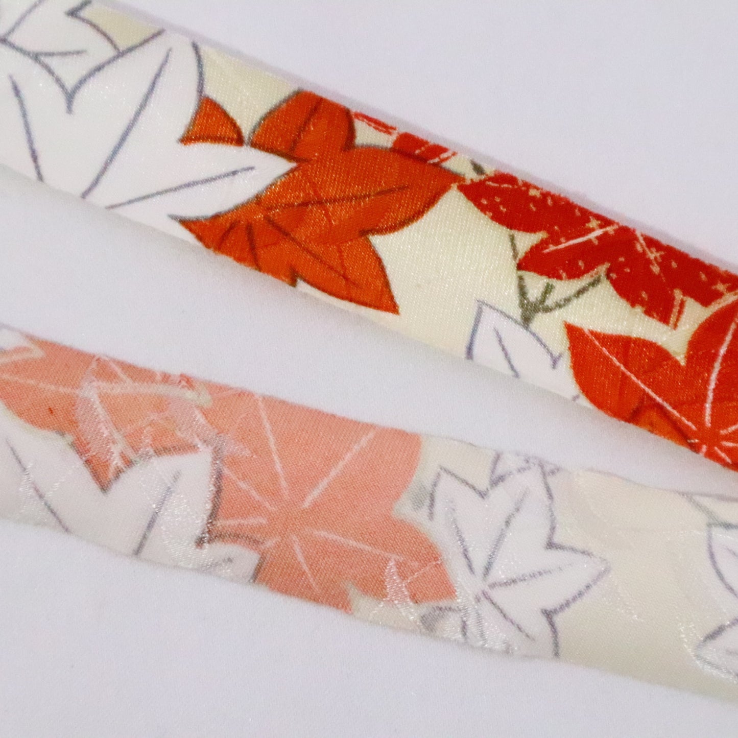 Egg-colored, orange and white autumn leaves pattern/synthetic fiber (Y02309026)