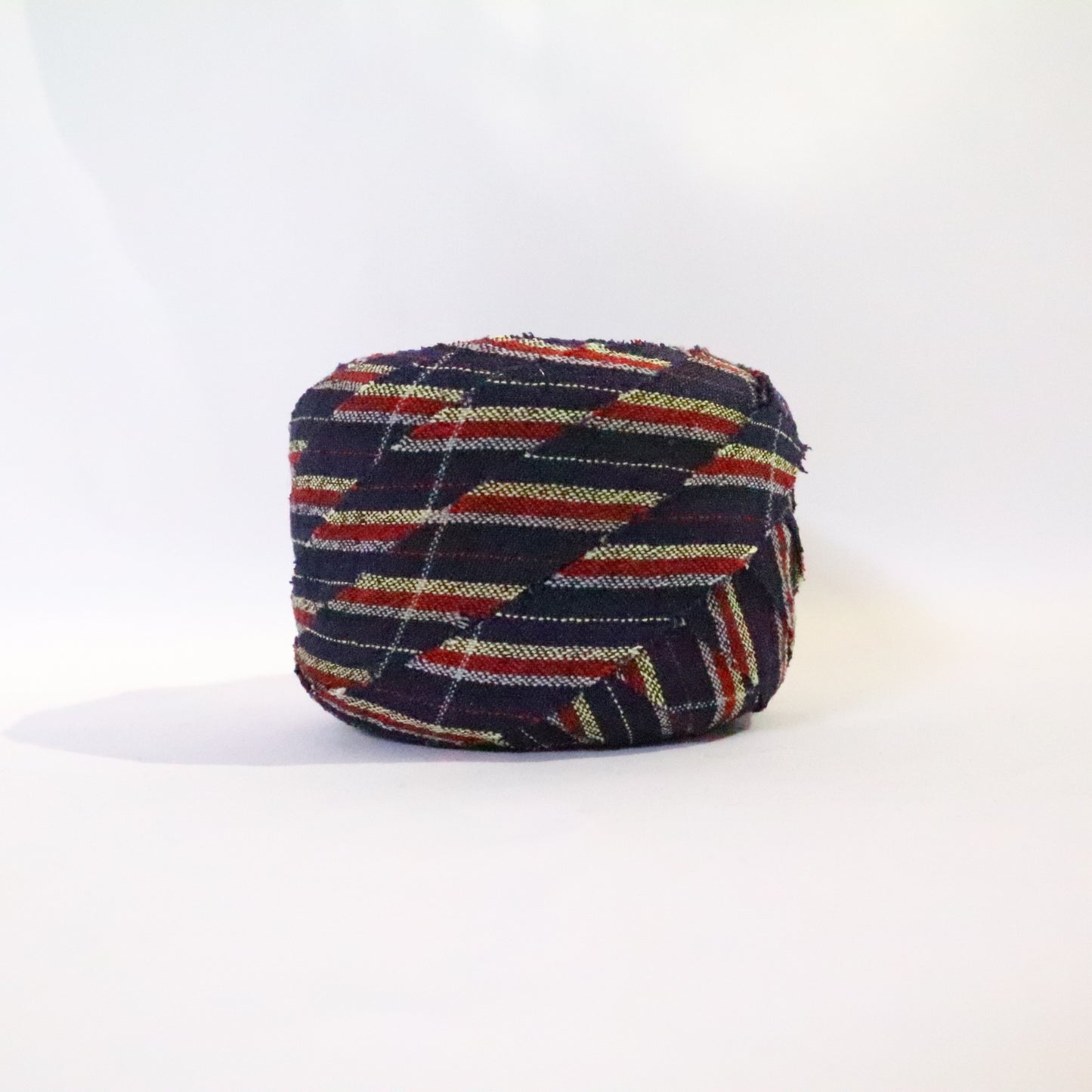 Navy blue with red and yellow striped pattern/mixed weave (Y02311035)