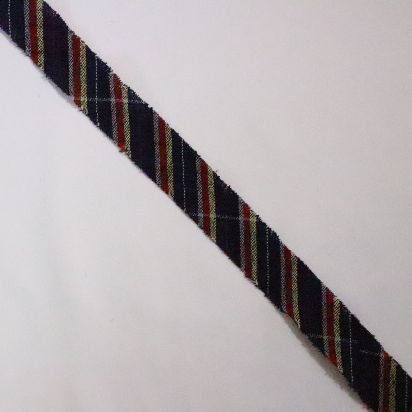Navy blue with red and yellow striped pattern/mixed weave (Y02311035)