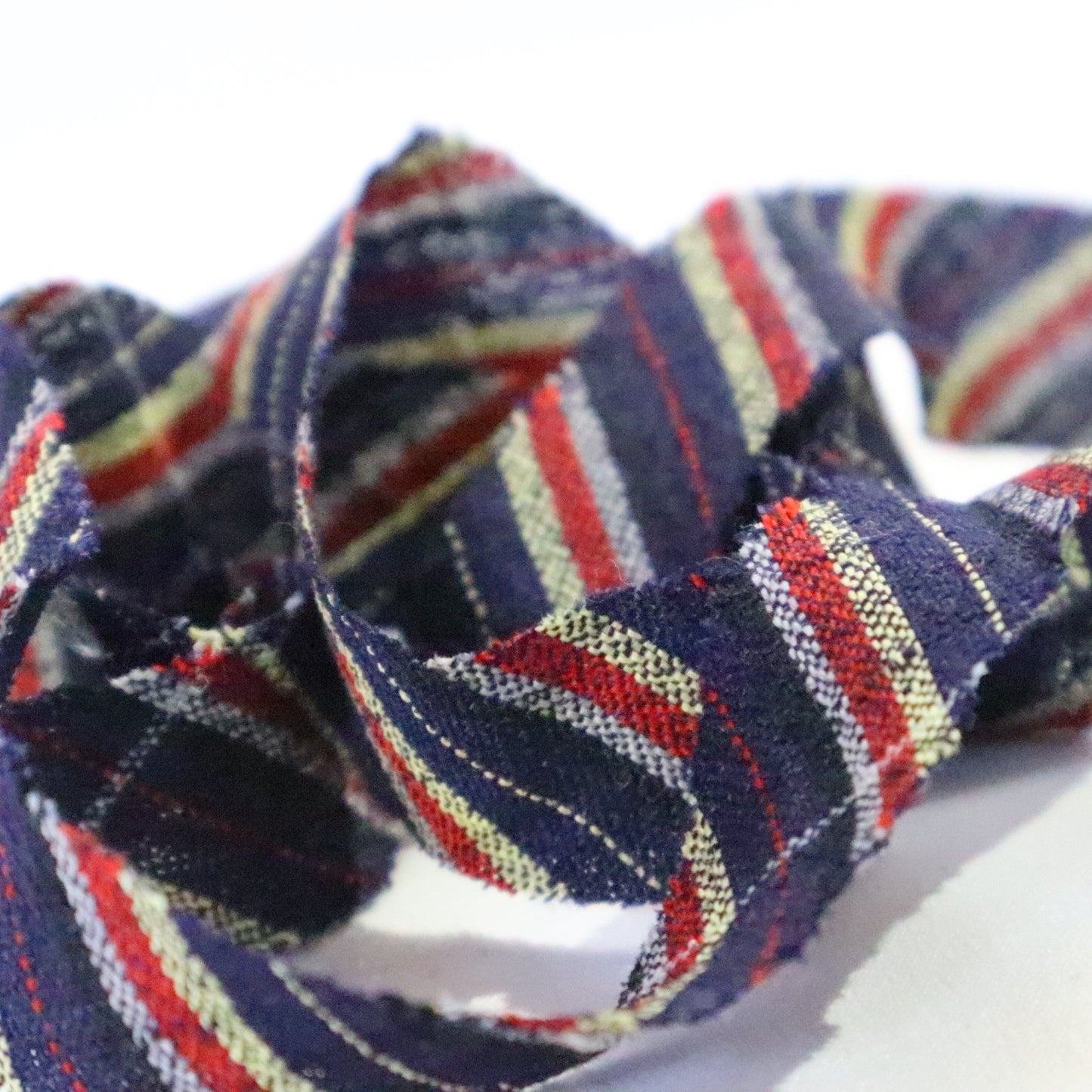 Navy blue with red and yellow striped pattern/mixed weave (Y02311035)