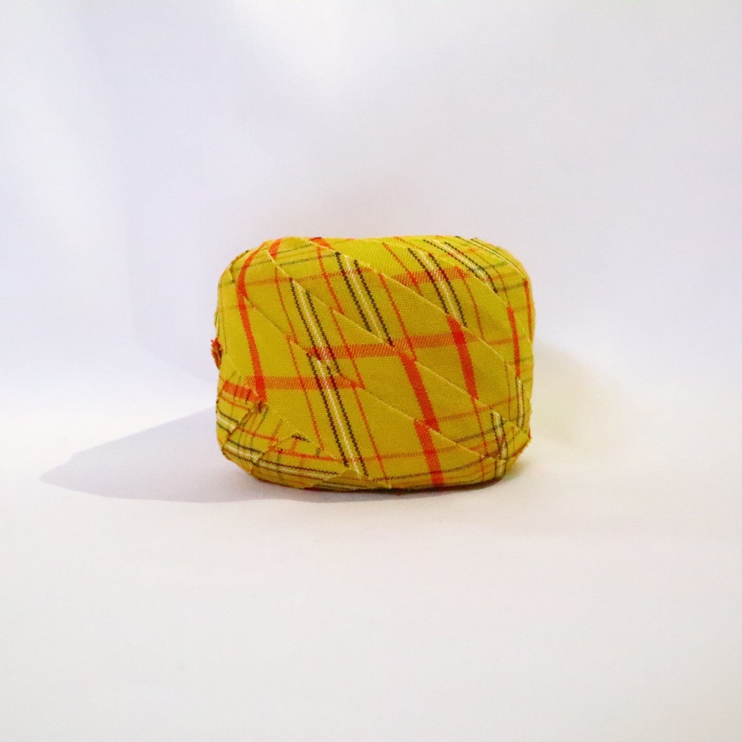 Yellow with red and white lattice/wool (Y02311031)
