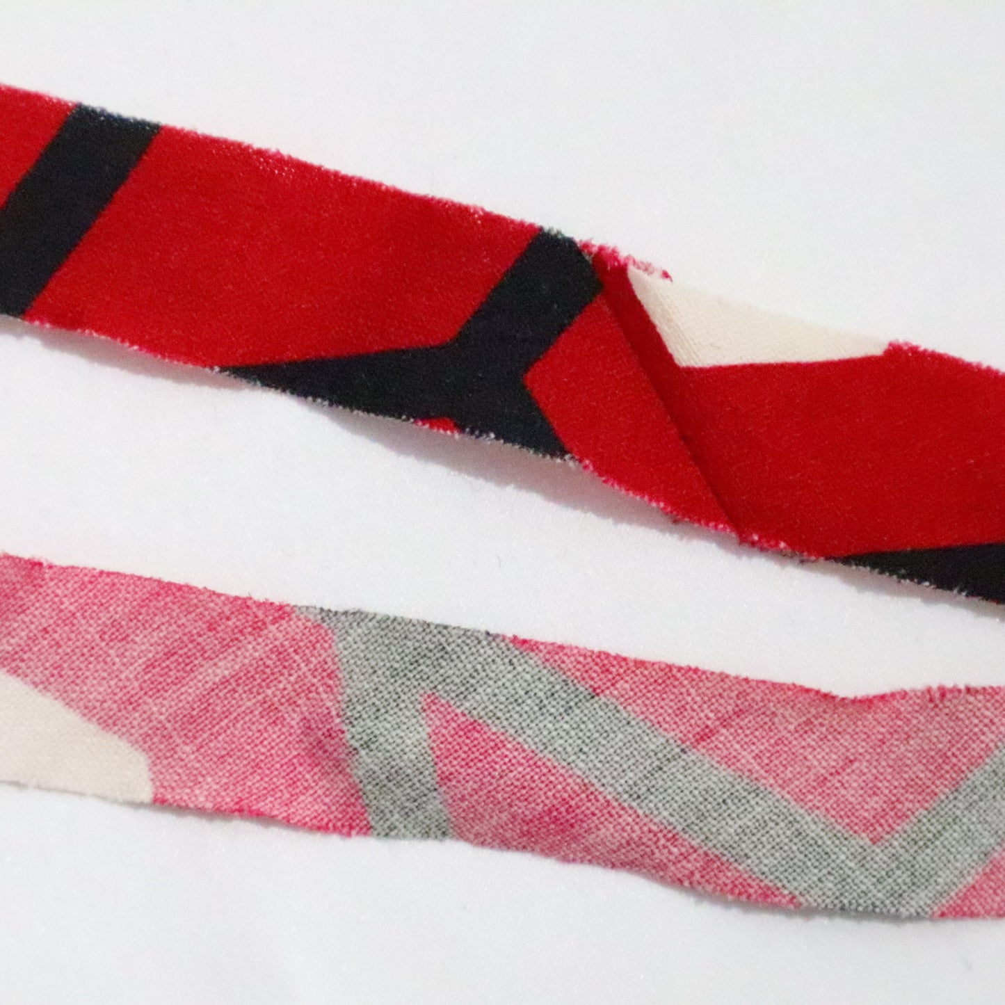 Dark brown with black and white geometric pattern/wool (Y02311029)