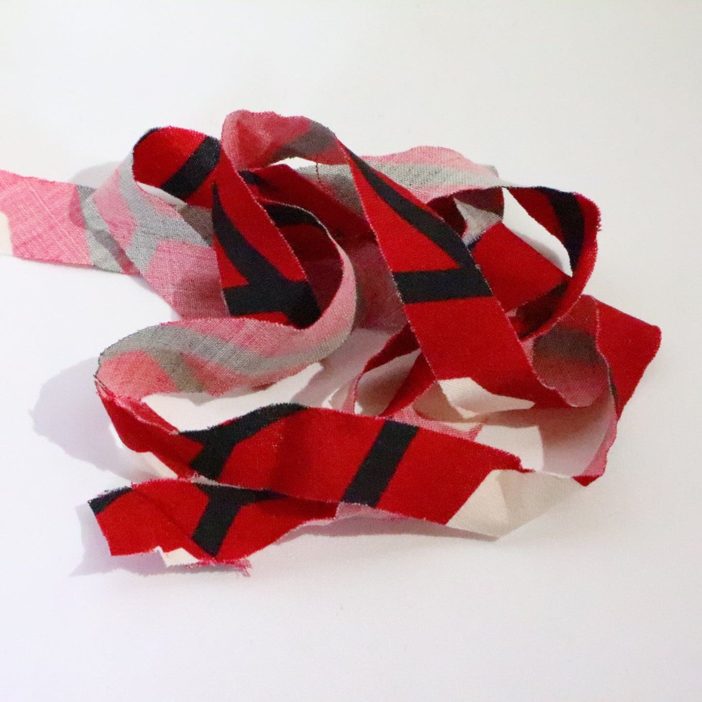 Dark brown with black and white geometric pattern/wool (Y02311029)