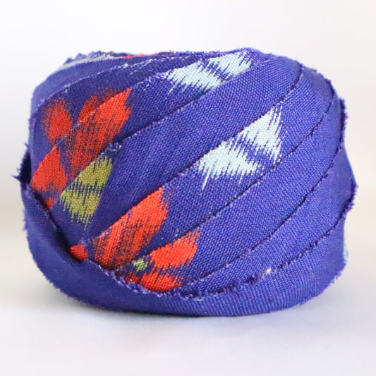 Colorful floral pattern in ultramarine/wool (Y02311024)
