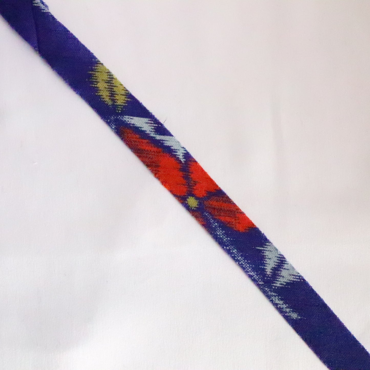 Colorful floral pattern in ultramarine/wool (Y02311024)