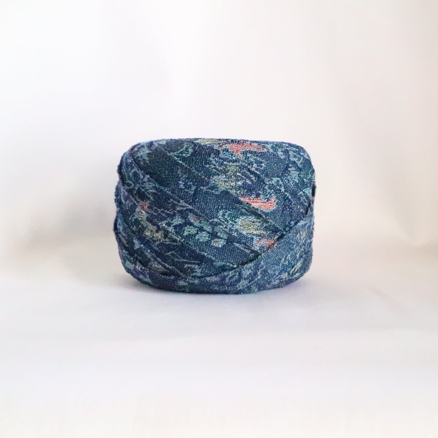 Indigo with floral pattern and wool (Y02311034)