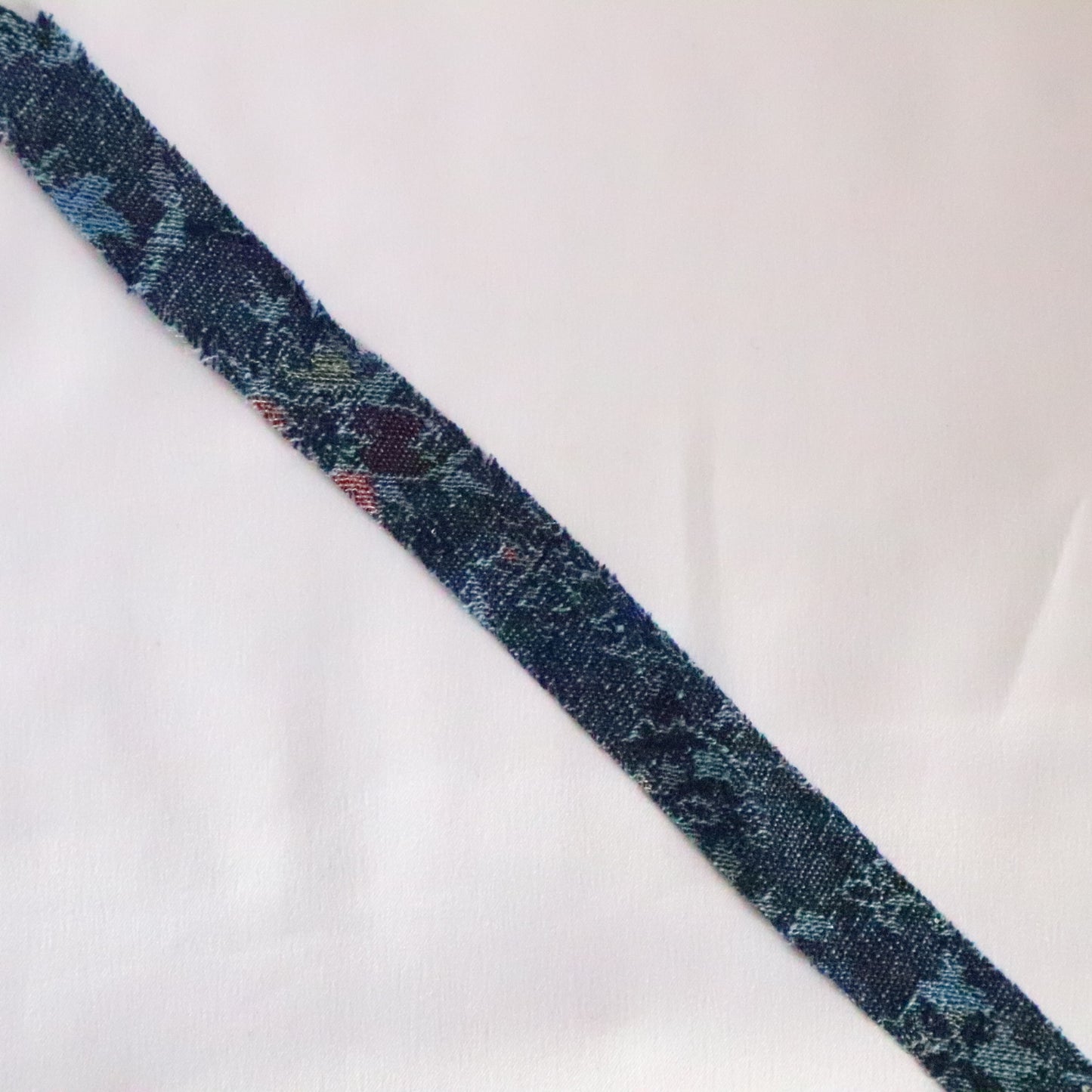 Indigo with floral pattern and wool (Y02311034)