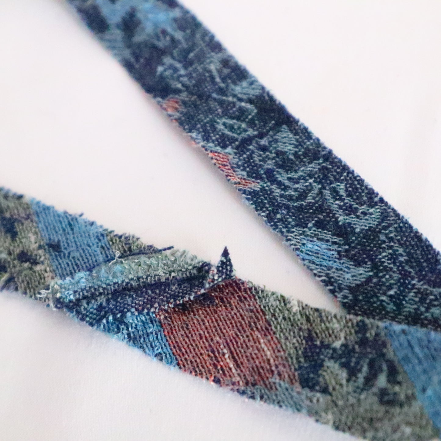 Indigo with floral pattern and wool (Y02311034)