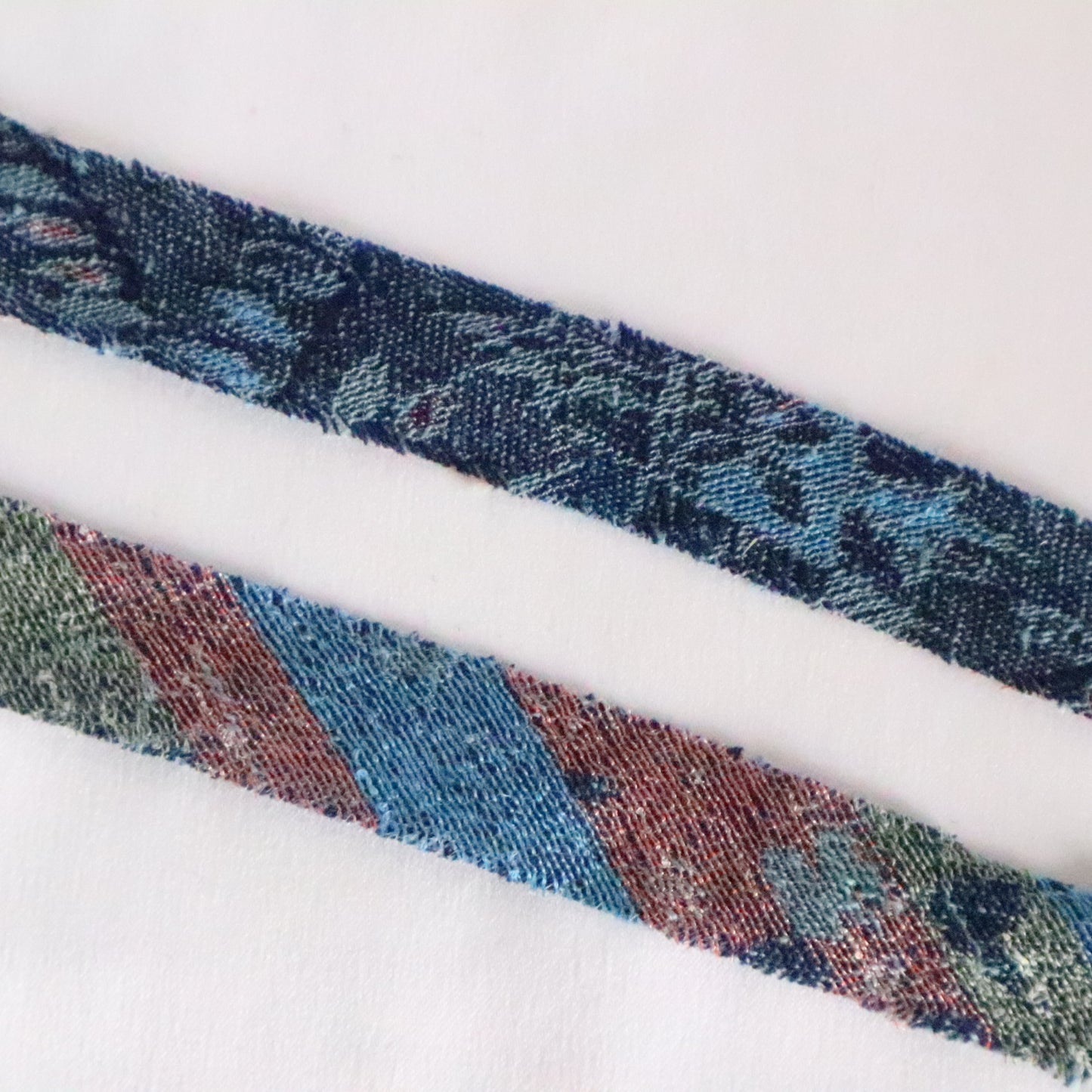 Indigo with floral pattern and wool (Y02311034)