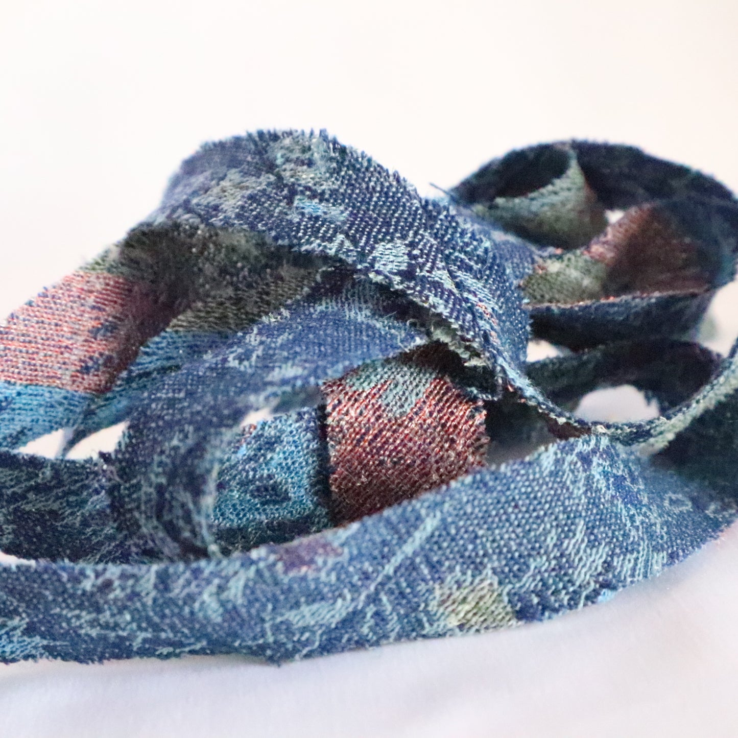 Indigo with floral pattern and wool (Y02311034)
