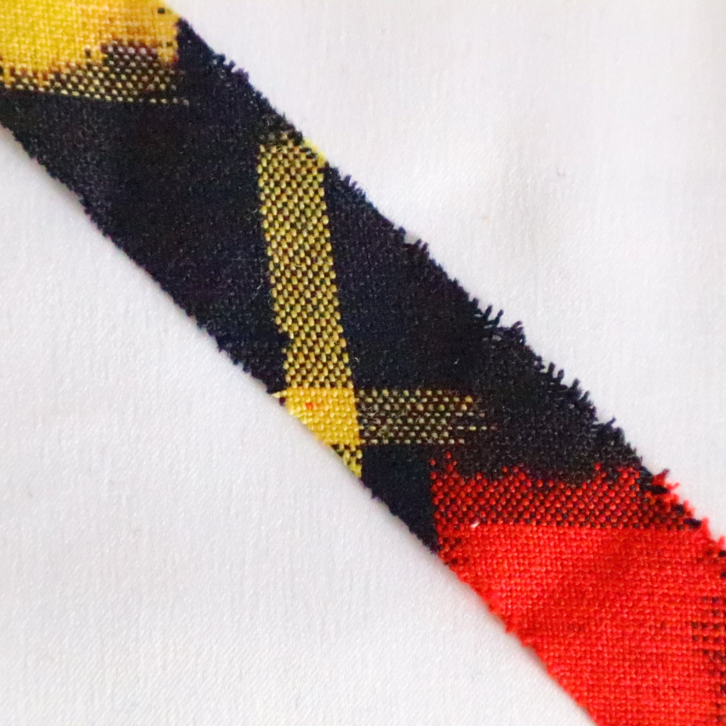 Colorful geometric pattern in navy blue (Y02311037)