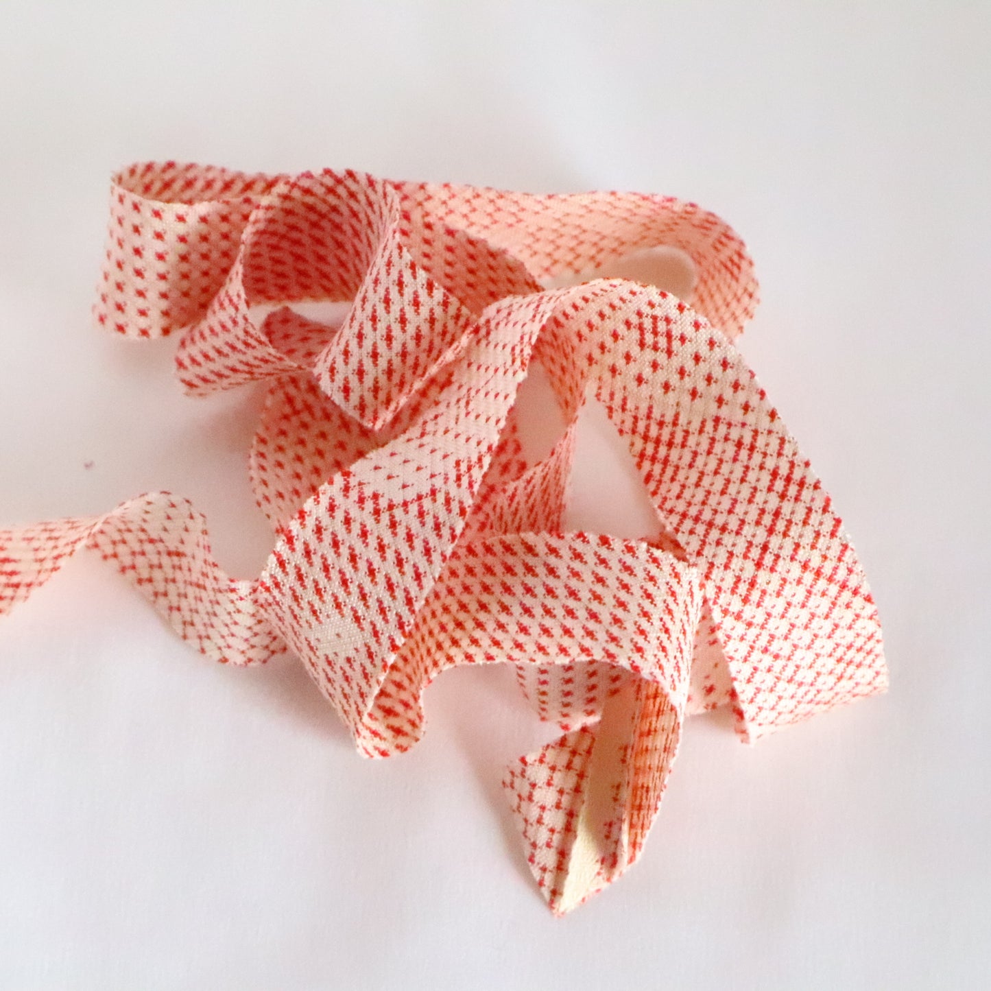 Red abstract pattern on white background, pongee (Y02312010)