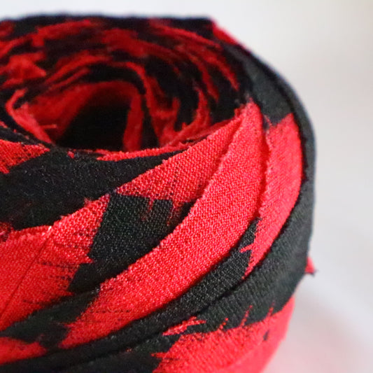 Red and black plaid pattern/wool (Y02311018)