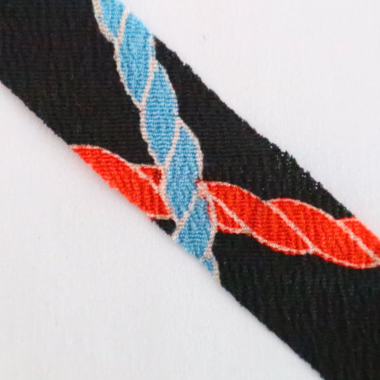Colorful rope pattern/crepe on black (Y02311011)
