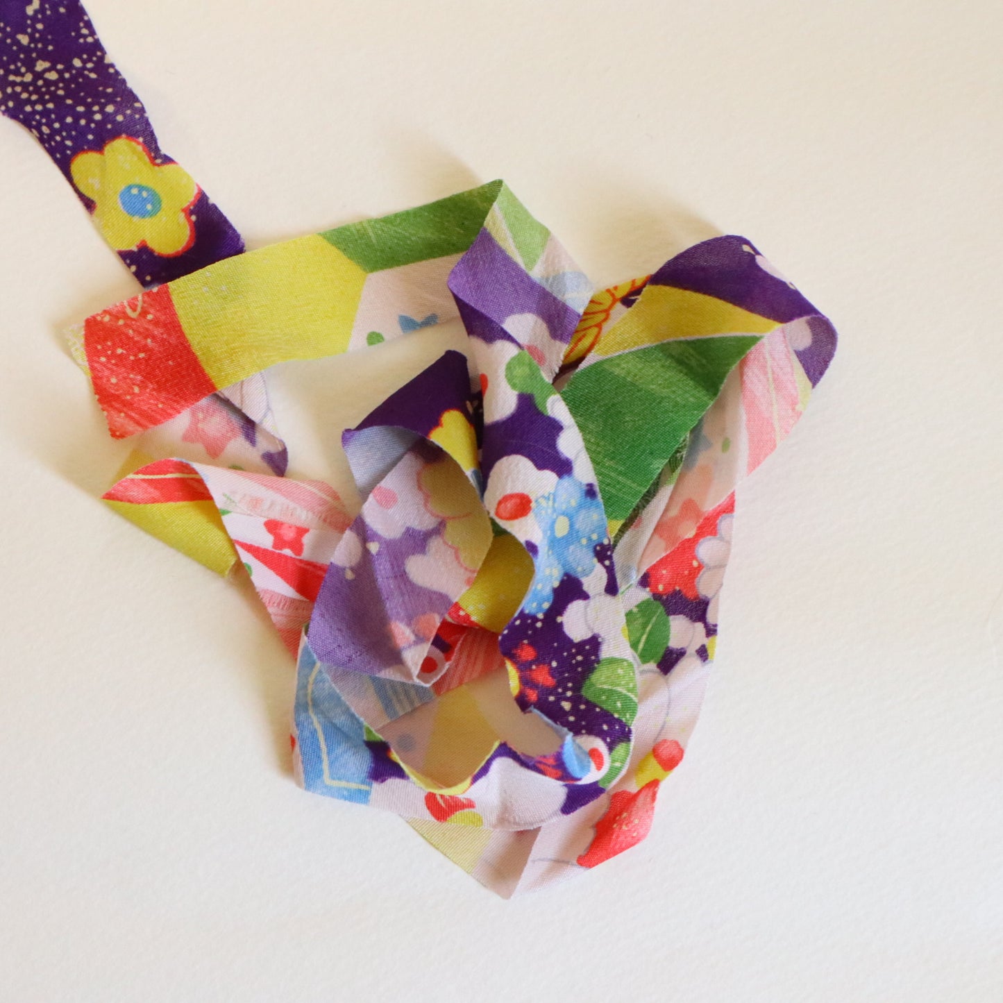 Purple children's kimono with colorful floral pattern (Y02507004)